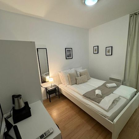 Hotel Etoiles De Mantes Esterno foto