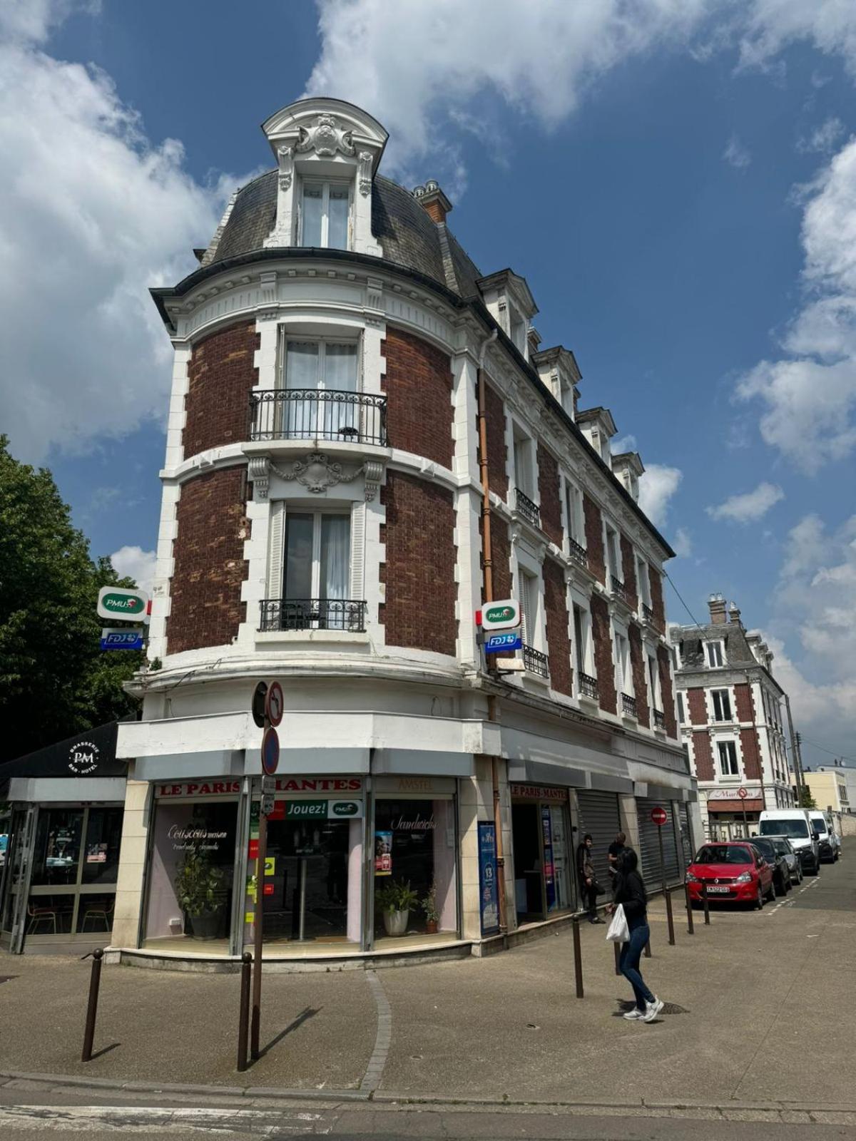 Hotel Etoiles De Mantes Esterno foto